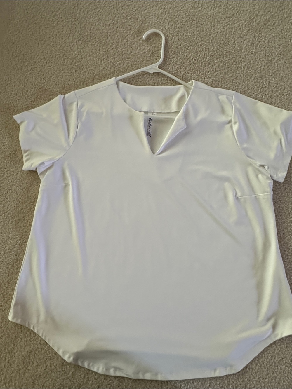 Lulu-B White V-Notch Short Sleeve Blouse
